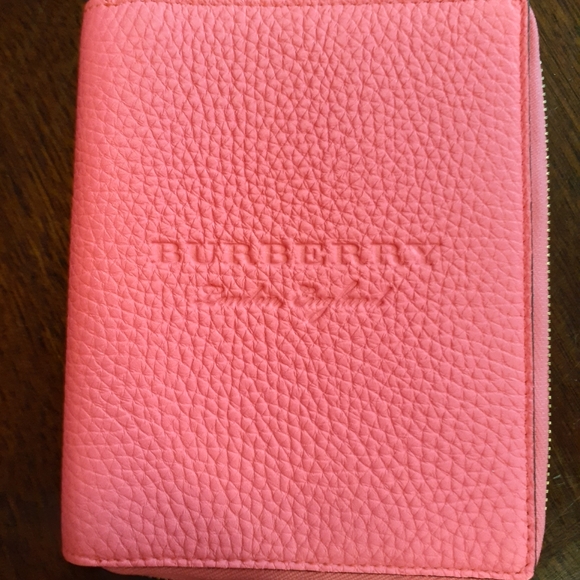 Burberry Passport holder - Picture 6 of 6